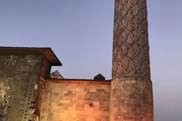 Yakutiye Medresesi - Resim 15