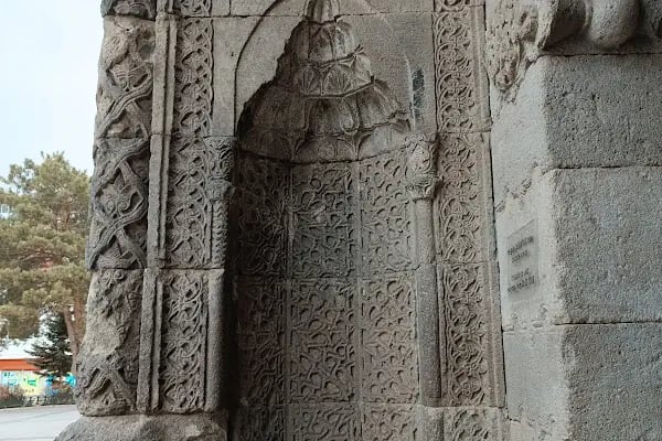 Yakutiye Medresesi - Resim 9