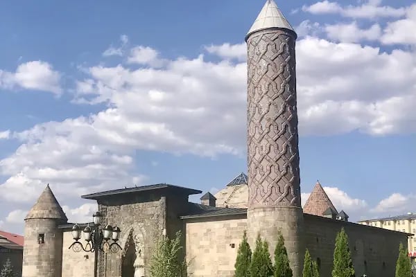 Yakutiye Medresesi - Resim 1