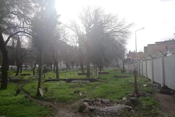 Dedebaşı Mezarlığı - Resim 3