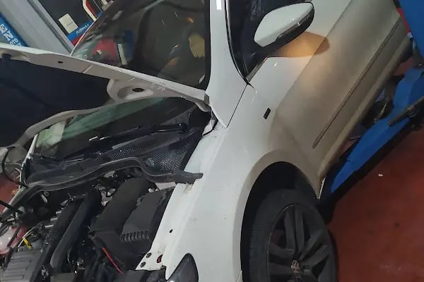 Mahir Usta Karakaya Oto Bakım Servisi - Resim 18