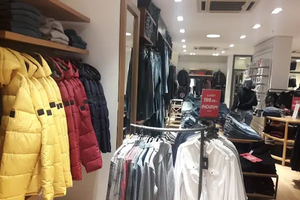 Mavi - Sakarya Çark Cadde - Resim 6