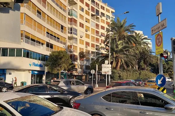 Fibabanka İzmir Şubesi - Resim 2