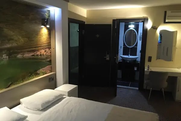 Lovcen House Hotel - Resim 13
