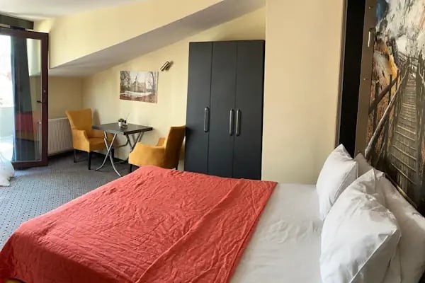 Lovcen House Hotel - Resim 2