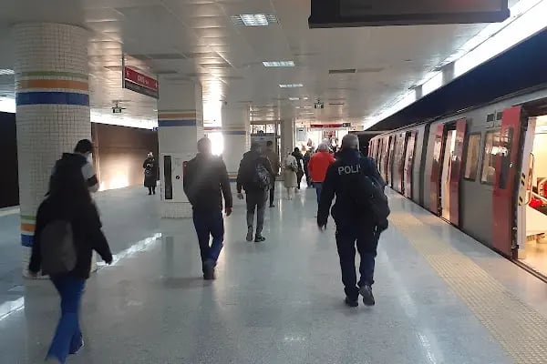 Koru Mahallesi Metro Durağı - Resim 4