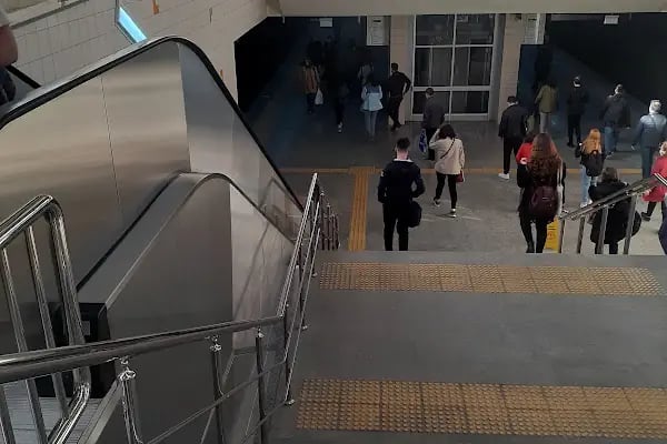 Koru Mahallesi Metro Durağı - Resim 6