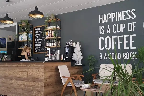 Baykuş kütüphane kafe - Resim 16