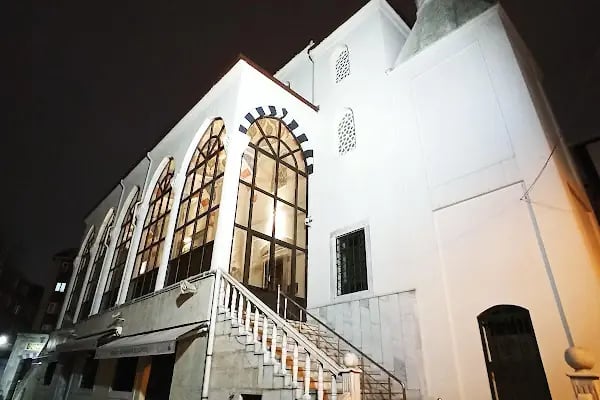 Mecidiyeköy Merkez Cami - Resim 13