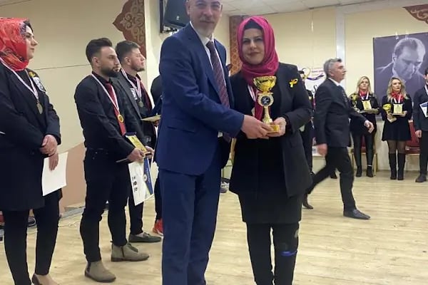 Asil E Z O kuaför salonu - Resim 12