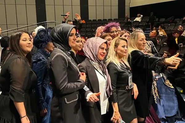 Asil E Z O kuaför salonu - Resim 18