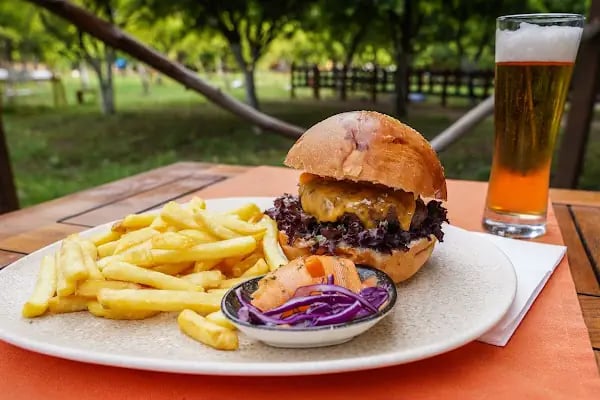 Kılıçoğlu Kars Pastane Cafe&amp;Restaurant - Resim 3