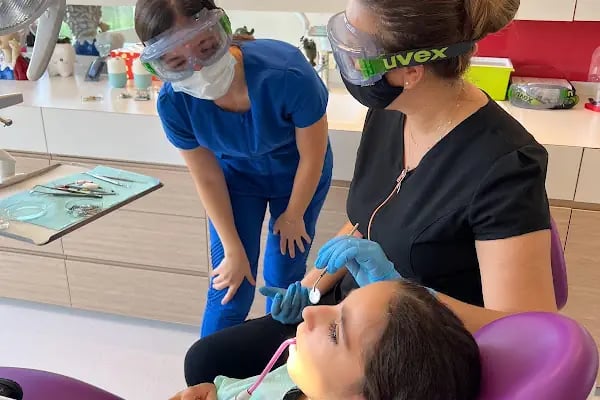 Özel Ege Ağız ve Diş Sağlığı Polikliniği - Resim 20