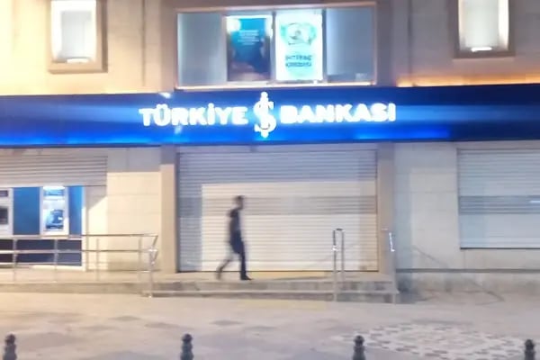 Türkiye İş Bankası Çarşı/Şanlıurfa Şubesi - Resim 11