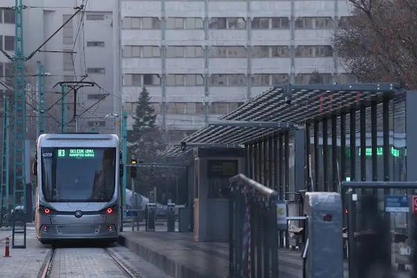 Tramvay Belediye Durağı - Resim 6