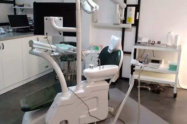 Dişhekimi Cengiz Aksu (dentist) - Resim 2