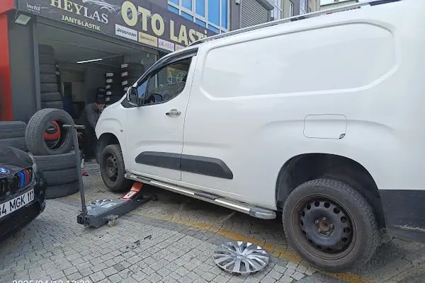 HEYLASTİK | 7/24 MOBİL YOL YARDIM - OTO LASTİKÇİ AKÜCÜ HALKALI AKÜ SERVİSİ ACİL MOBİL LASTİK TAMİRİ LASTİK YOL YARDIM SERVİSİ - Resim 6