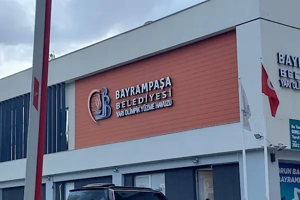 Bayrampaşa Belediyesi Yüzme Havuzu - Resim 1