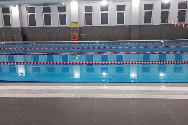 Bayrampaşa Belediyesi Yüzme Havuzu - Resim 2