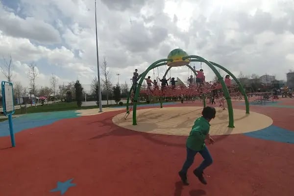 Konya Karatay Şehir Parkı Lunapark - Resim 7