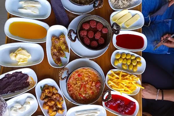 Gündüz Gece Cafe Restaurant - Resim 2