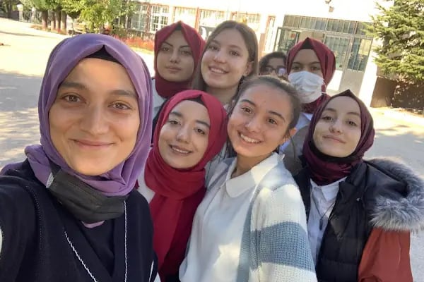 Tolunay Özaka Sağlık Meslek Lisesi - Resim 3