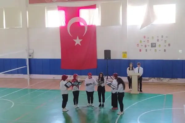 Tolunay Özaka Sağlık Meslek Lisesi - Resim 1