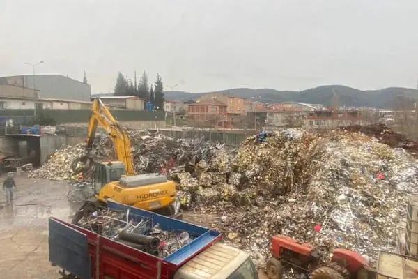 UYANIKLAR METAL GERİ DÖNÜŞÜM - Resim 1