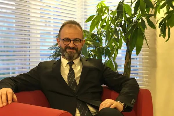 Prof. Dr. H. Gökhan DEMİRKIRAN | Skolyoz Ameliyatı | Kifoz Tedavisi | Kanal Daralması | Bel Kayması | Omurga Kırıkları | Omurga Tümörleri | Omurga Sağlığı Ankara - Resim 10