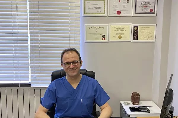 Prof. Dr. H. Gökhan DEMİRKIRAN | Skolyoz Ameliyatı | Kifoz Tedavisi | Kanal Daralması | Bel Kayması | Omurga Kırıkları | Omurga Tümörleri | Omurga Sağlığı Ankara - Resim 15