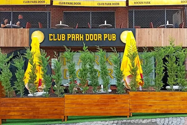 Club Park Door - Resim 5