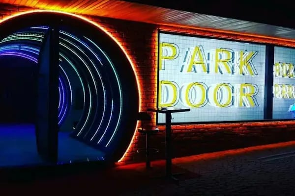 Club Park Door - Resim 2