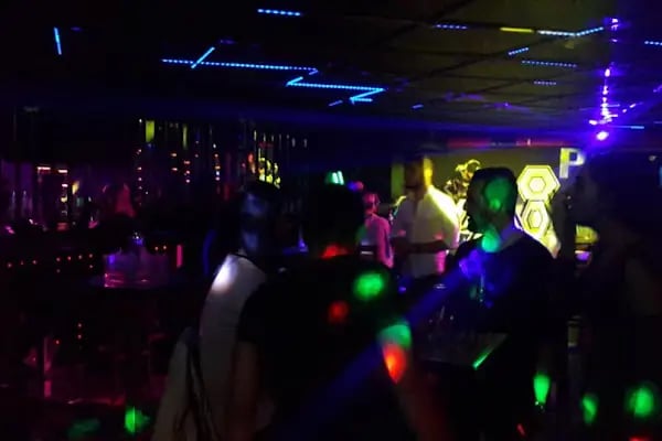 Club Park Door - Resim 17