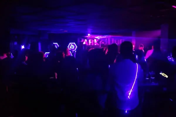 Club Park Door - Resim 18