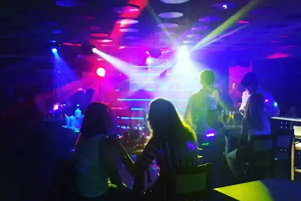 Club Park Door - Resim 15