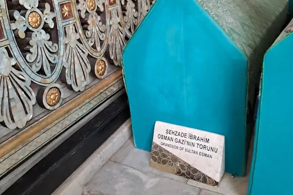 Orhan Gazi Türbesi - Resim 10