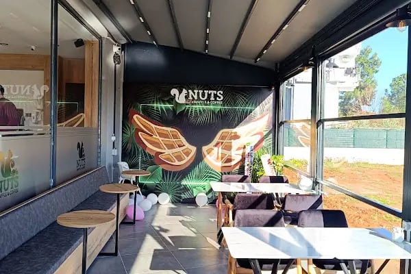 Nuts Waffle Coffee - Resim 6