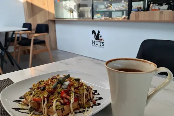 Nuts Waffle Coffee - Resim 4