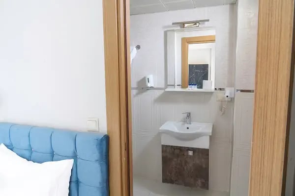 Loss Hotel - Resim 3