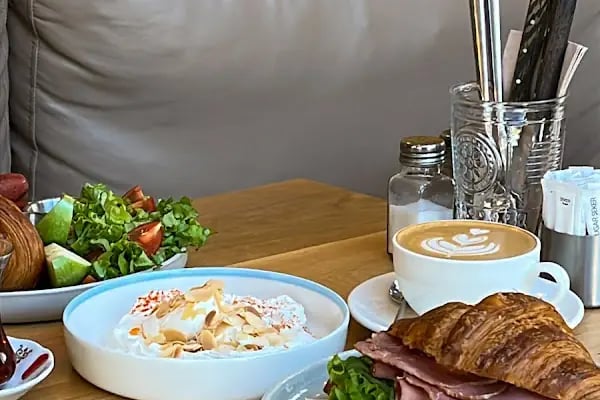 Brats Bakery Coffee - Resim 14