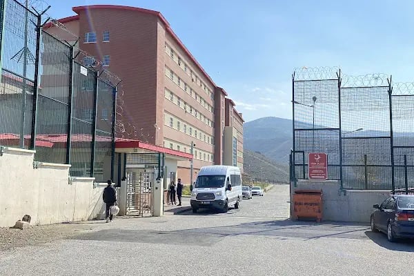 Göç İdaresi Harmandalı Geri Gönderme merkezi - Resim 1