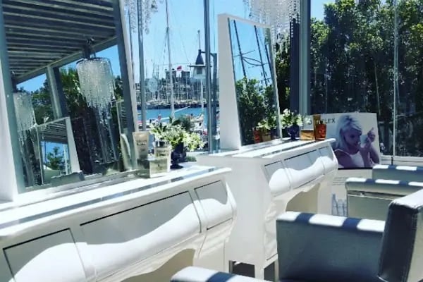 ŞEVKET KİZİR DIFFERENCE HAIR STUDIO - Resim 4