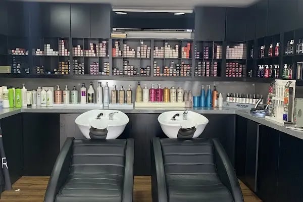 ŞEVKET KİZİR DIFFERENCE HAIR STUDIO - Resim 18
