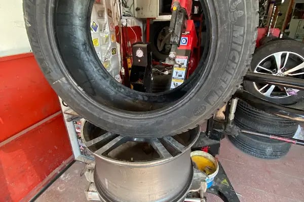 Dilek Oto Lastik 7/24 mobil yol yardım lastik tamiri ve değişimi - Resim 6