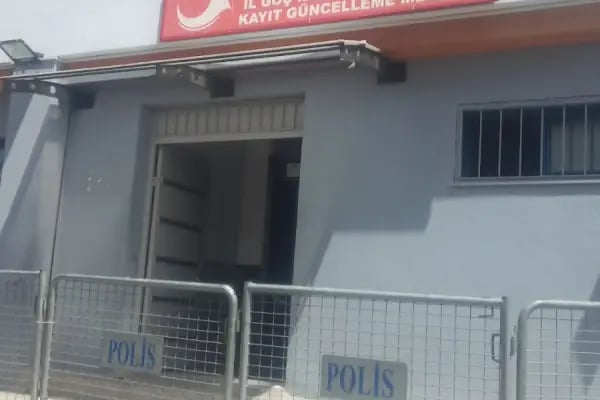 T.C. İzmir Valiliği İl Göç İdaresi Müdürlüğü Kayıt Güncelleme Merkezi - Resim 6