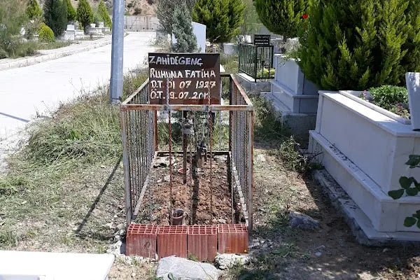 Bornova Yeni Mezarlığı - Resim 2