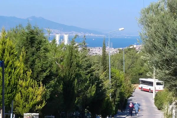 Bornova Yeni Mezarlığı - Resim 4