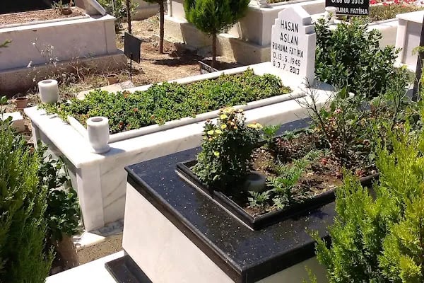 Bornova Yeni Mezarlığı - Resim 5