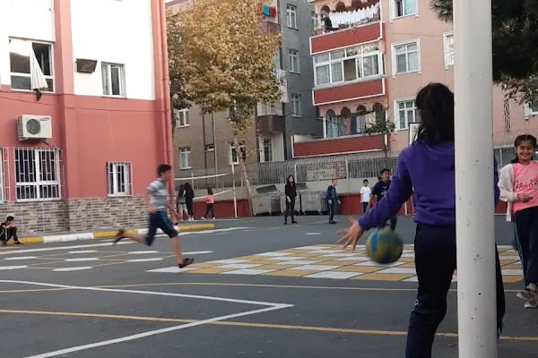 Bağcılar Mahir İz Ortaokulu - Resim 6
