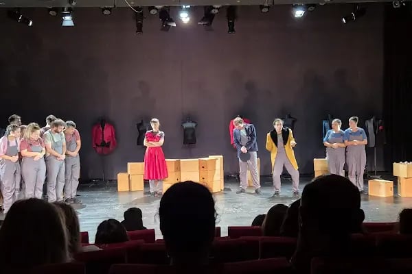 Tekirdağ Şehir Tiyatrosu Yulmaz İçöz Sahnesi - Resim 1